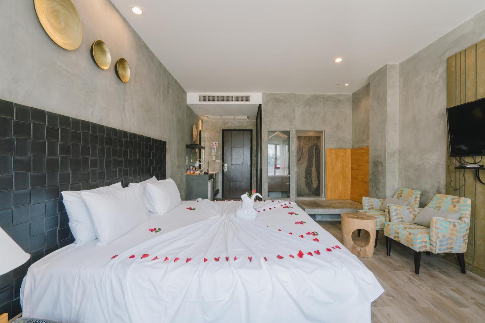Patong Signature Boutique Hotel Quarto foto